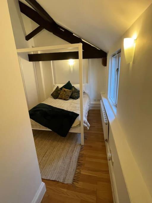 Lovely 2 Bedroom Penthouse Apartment In Chester - Free Parking!! Ngoại thất bức ảnh